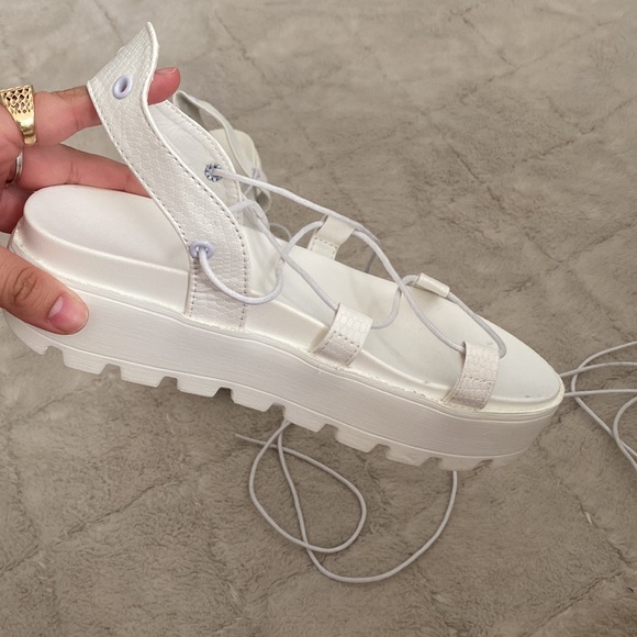 White Strap-up platform sandals - Picture 4 of 5